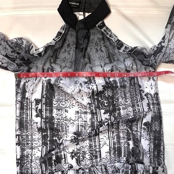 💥SALE bebe NWT Cold Shoulder Ruffle Top Ghost Lace 1 Size S Black White Gry - Picture 10 of 15